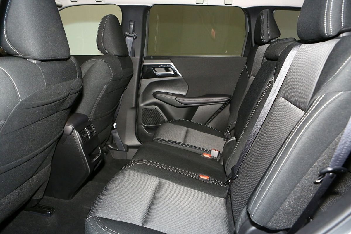 2024 Mitsubishi Outlander LS ZM