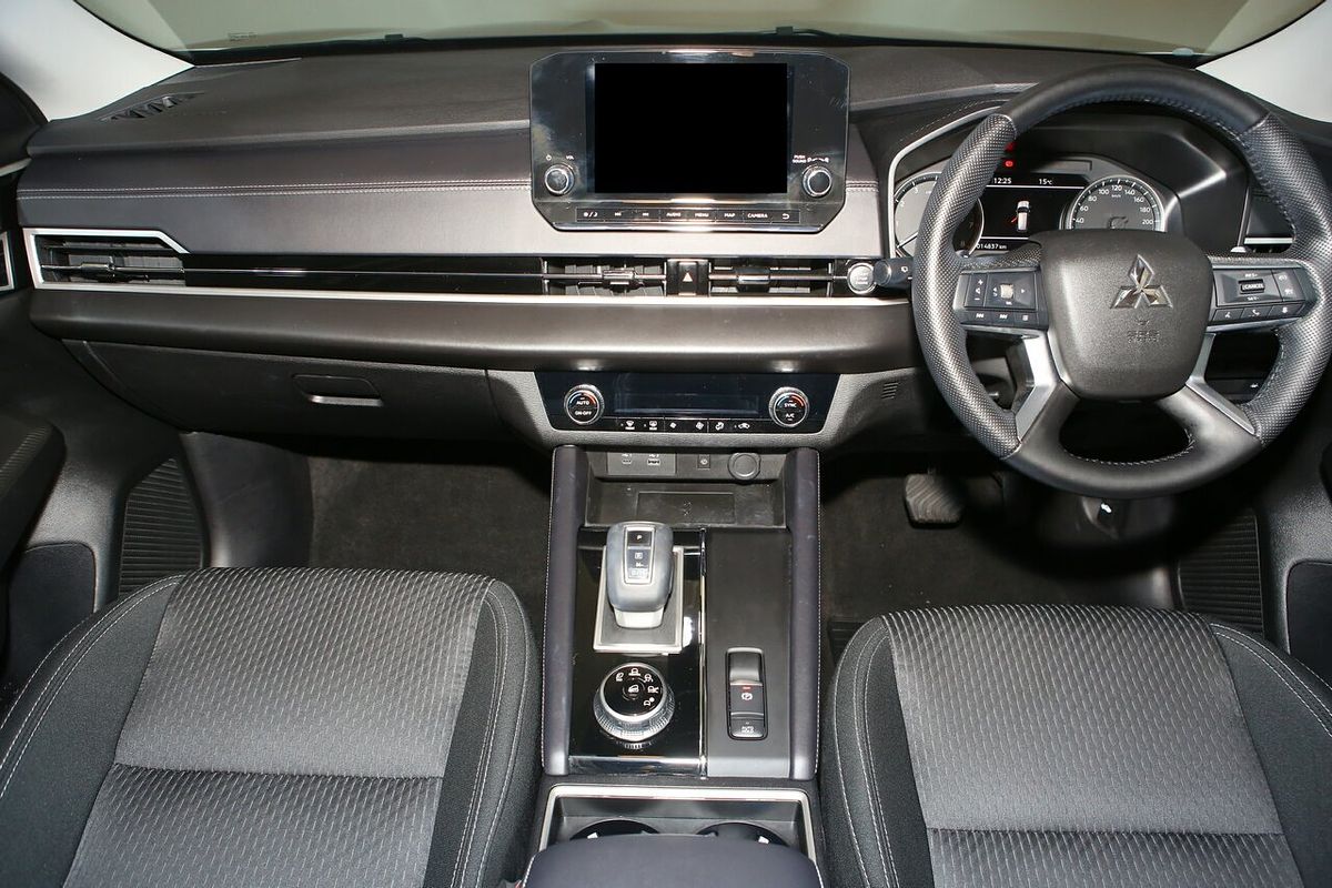 2024 Mitsubishi Outlander LS ZM