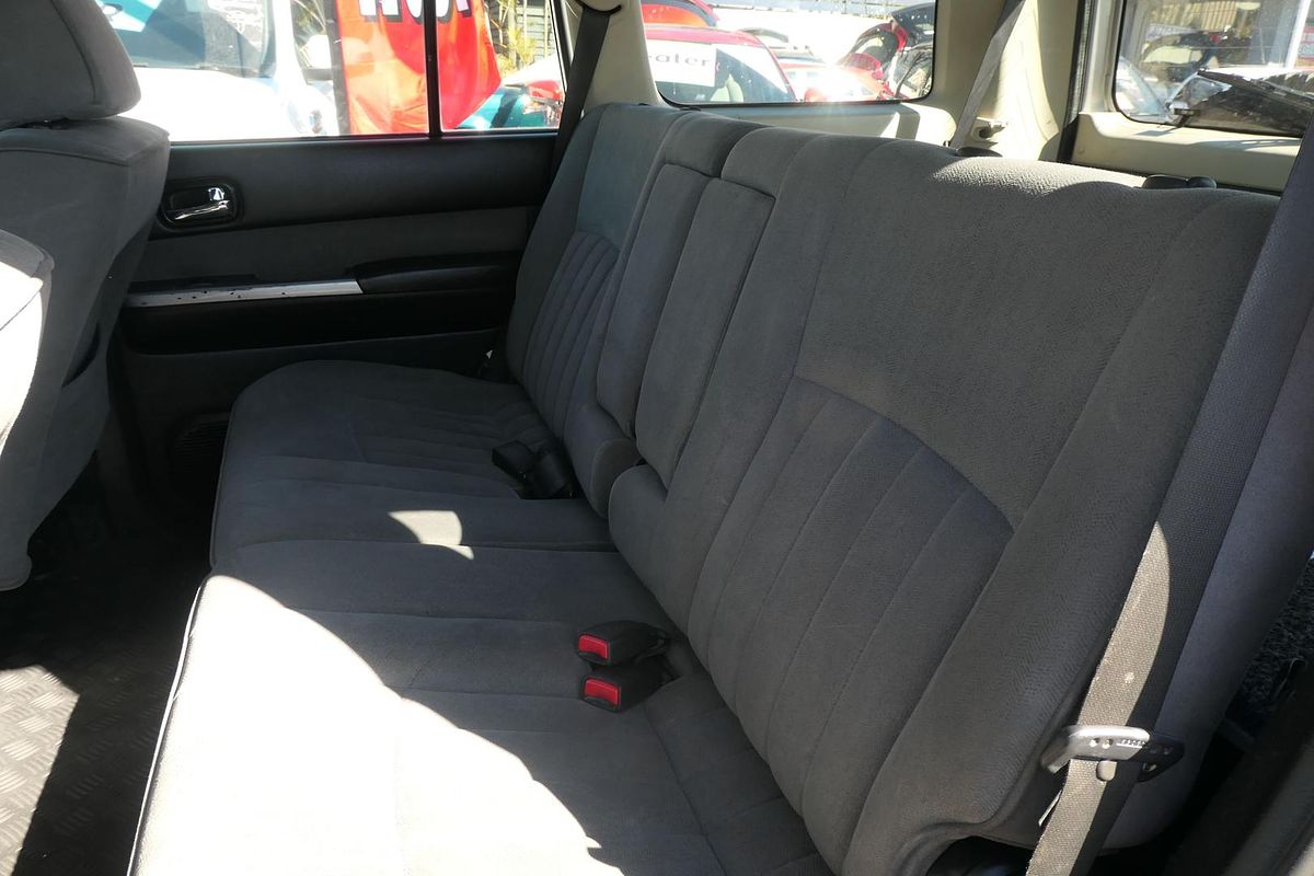 2011 Nissan Patrol ST GU 7