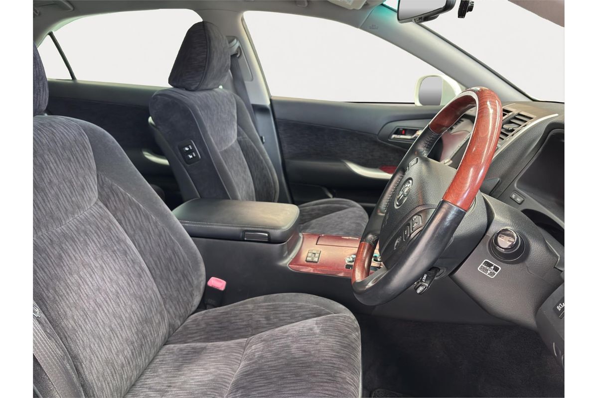 2010 Toyota Crown Majesta URS206