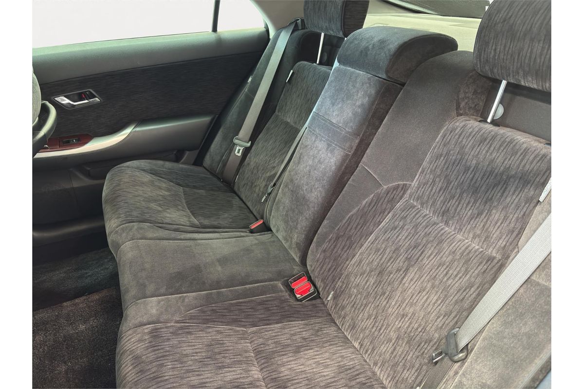 2010 Toyota Crown Majesta URS206
