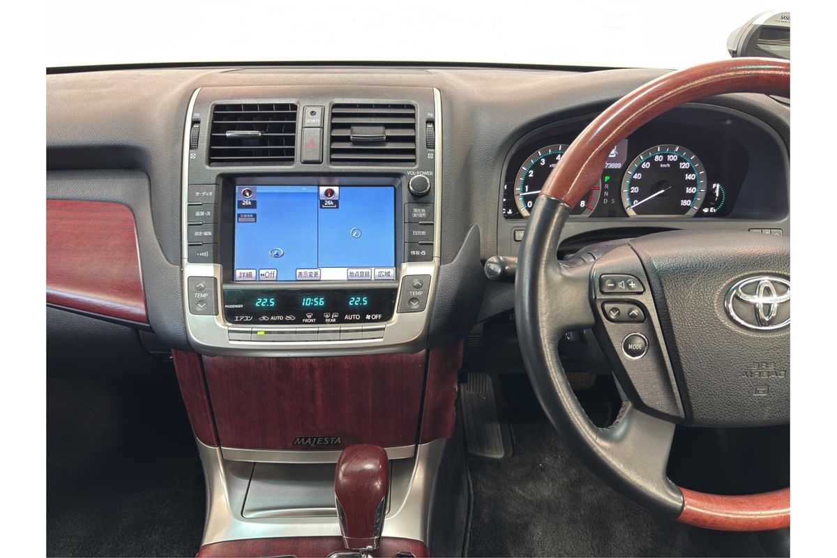 2010 Toyota Crown Majesta URS206