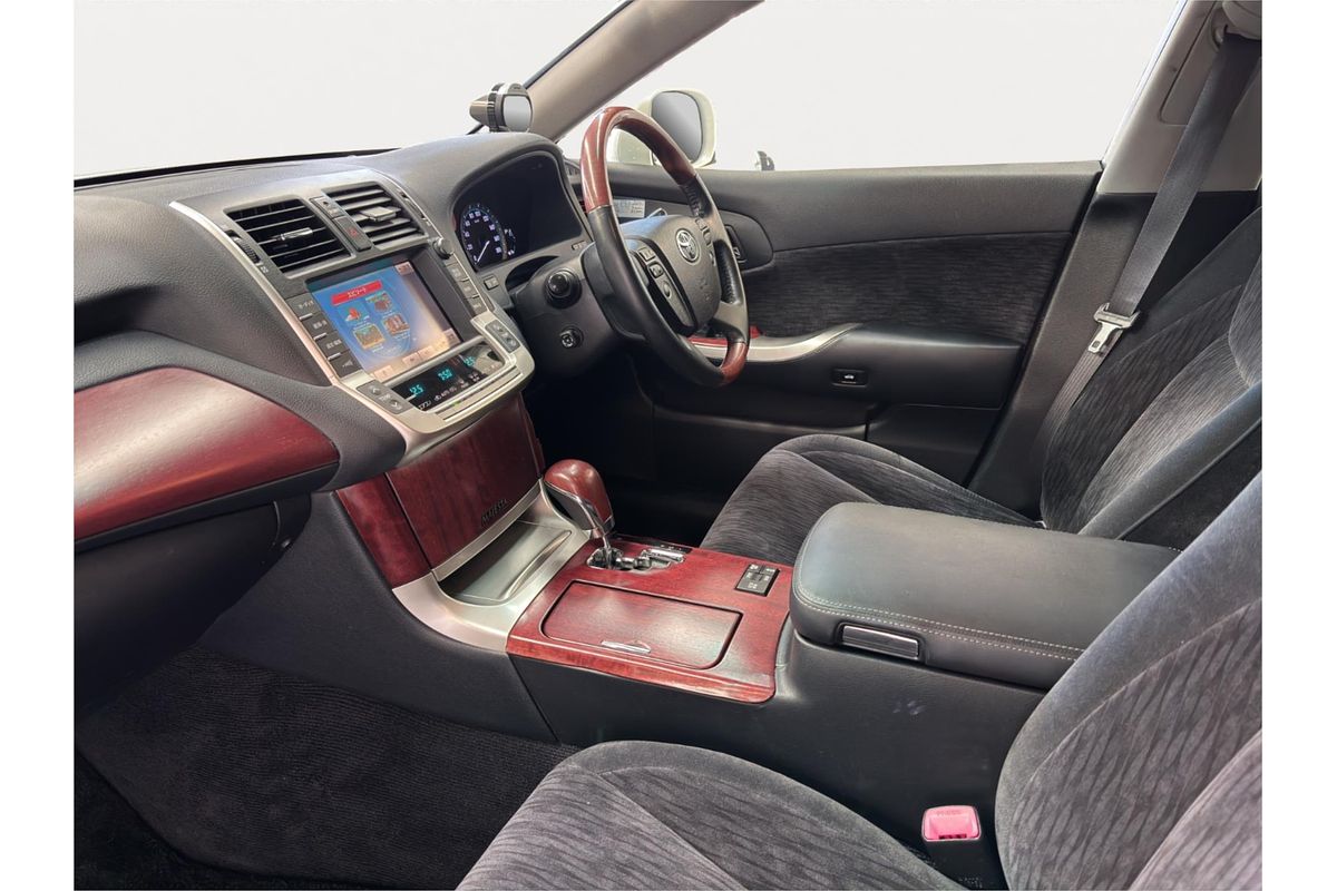 2010 Toyota Crown Majesta URS206