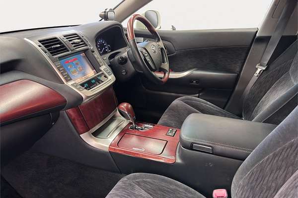 2010 Toyota Crown Majesta URS206