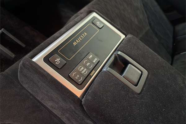 2010 Toyota Crown Majesta URS206