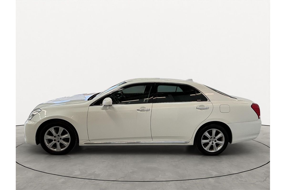 2010 Toyota Crown Majesta URS206