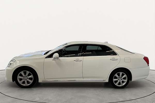 2010 Toyota Crown Majesta URS206