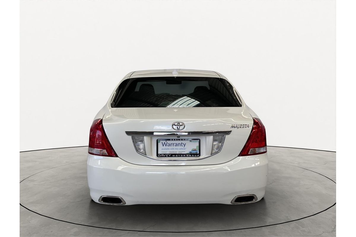 2010 Toyota Crown Majesta URS206