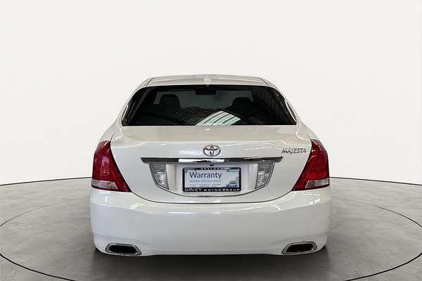 2010 Toyota Crown Majesta URS206
