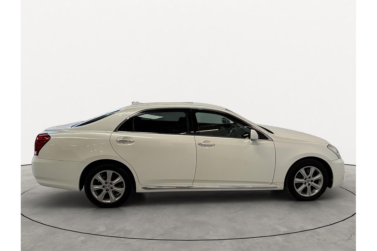 2010 Toyota Crown Majesta URS206