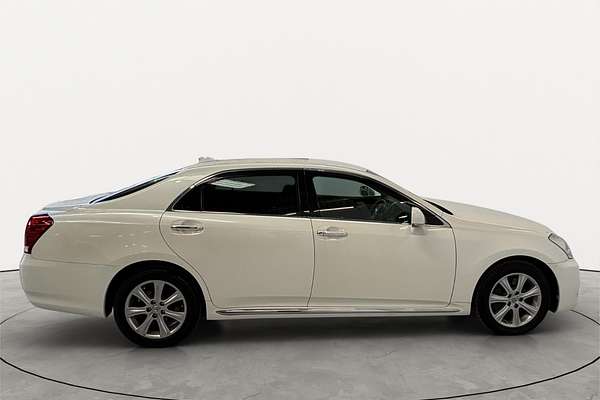 2010 Toyota Crown Majesta URS206