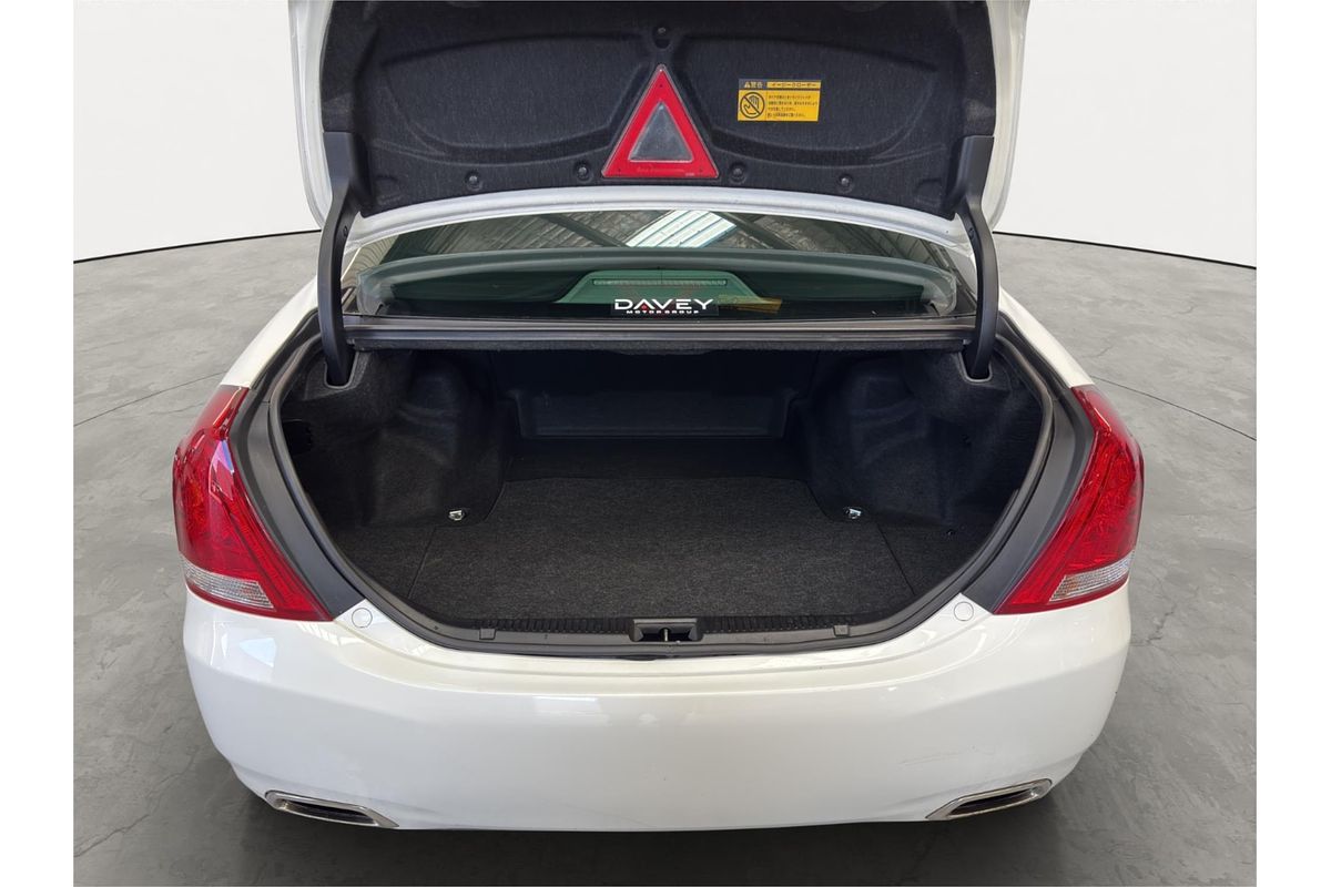 2010 Toyota Crown Majesta URS206