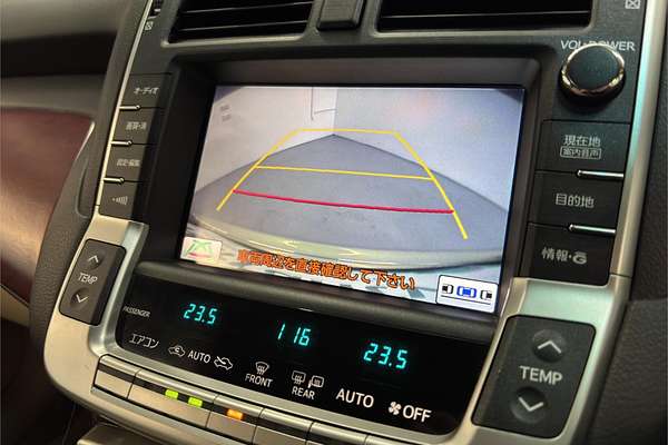 2011 Toyota Crown Majesta i-Four 4WD