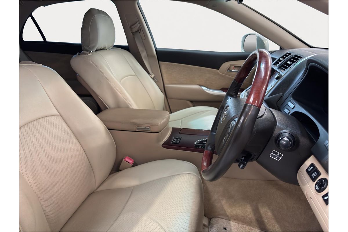 2011 Toyota Crown Majesta i-Four 4WD