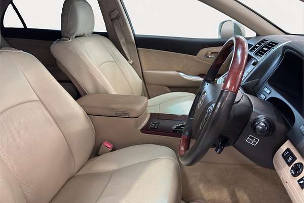 2011 Toyota Crown Majesta i-Four 4WD