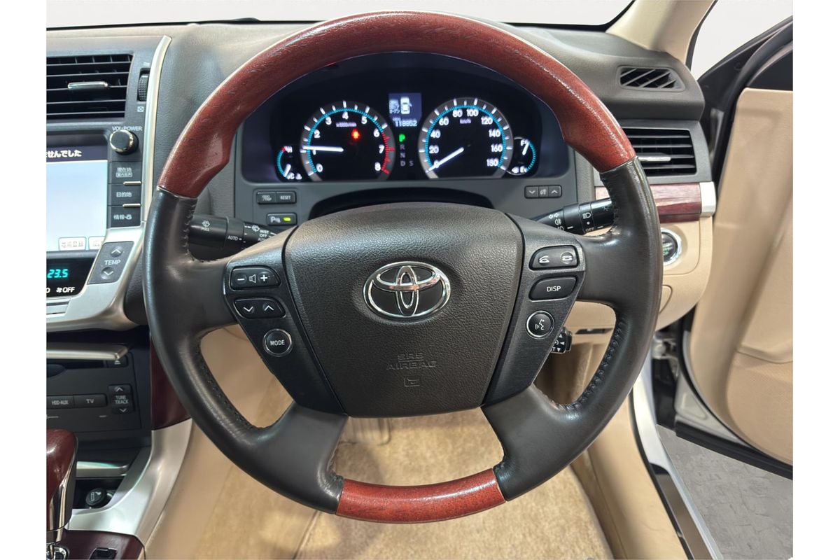 2011 Toyota Crown Majesta i-Four 4WD