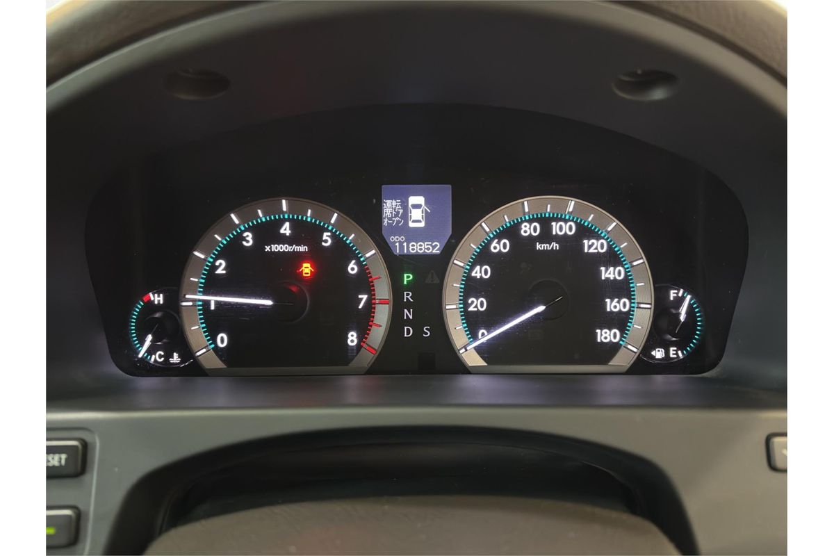 2011 Toyota Crown Majesta i-Four 4WD