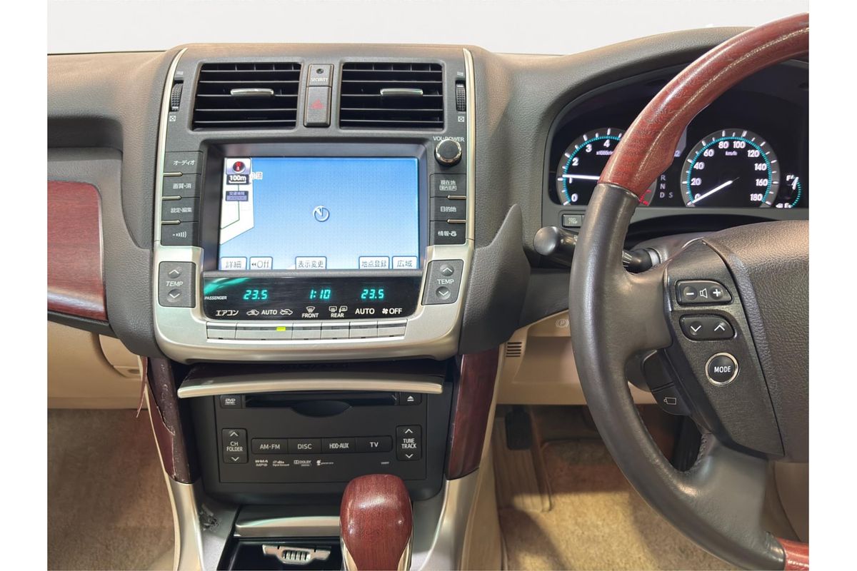 2011 Toyota Crown Majesta i-Four 4WD