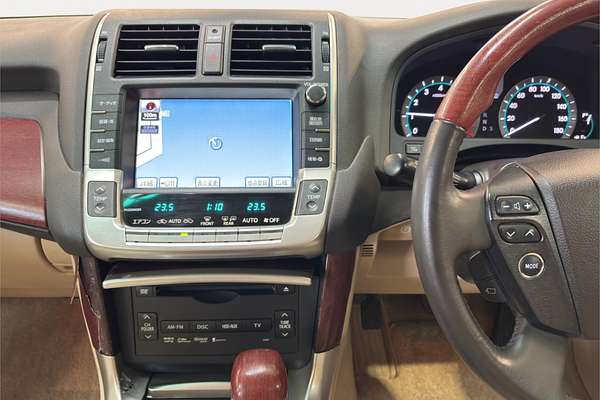 2011 Toyota Crown Majesta i-Four 4WD