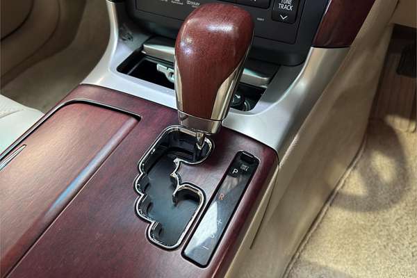 2011 Toyota Crown Majesta i-Four 4WD