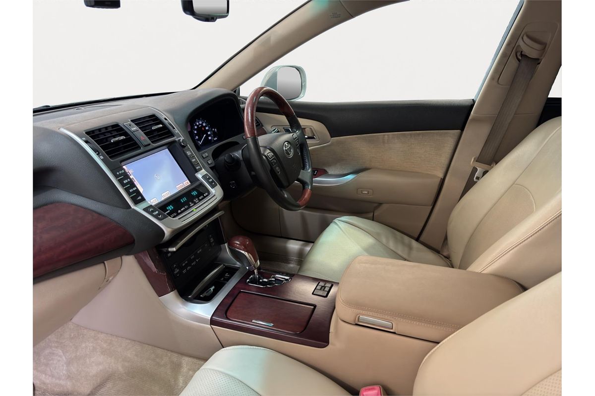 2011 Toyota Crown Majesta i-Four 4WD