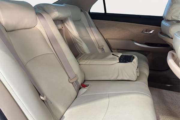 2011 Toyota Crown Majesta i-Four 4WD