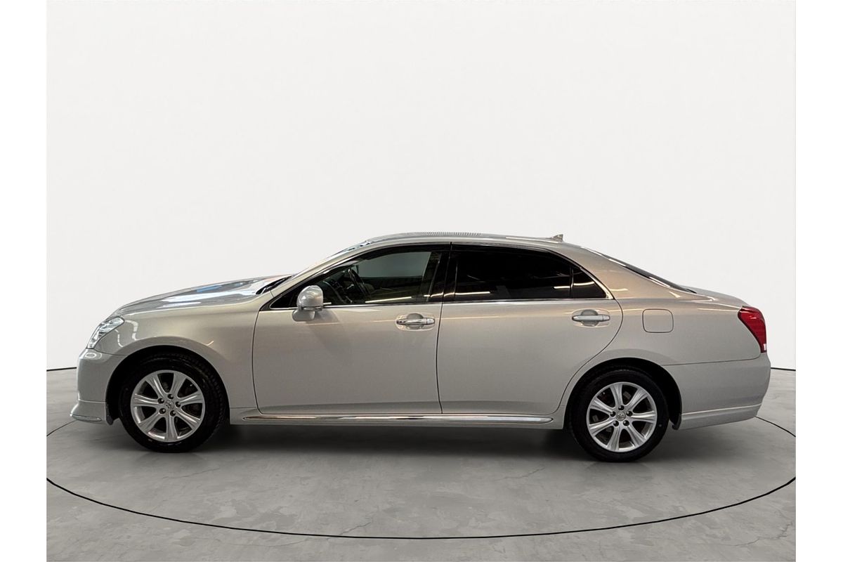 2011 Toyota Crown Majesta i-Four 4WD