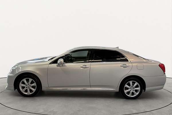 2011 Toyota Crown Majesta i-Four 4WD