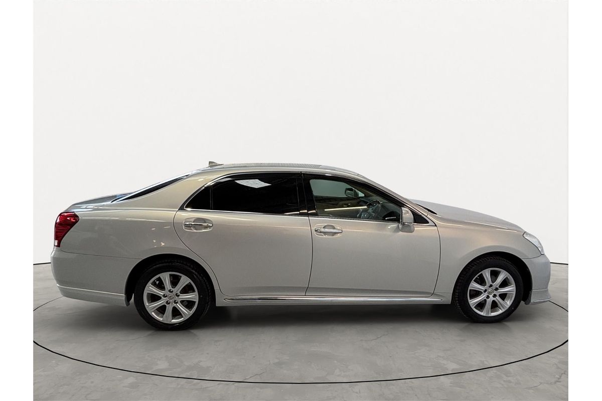 2011 Toyota Crown Majesta i-Four 4WD