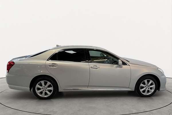 2011 Toyota Crown Majesta i-Four 4WD