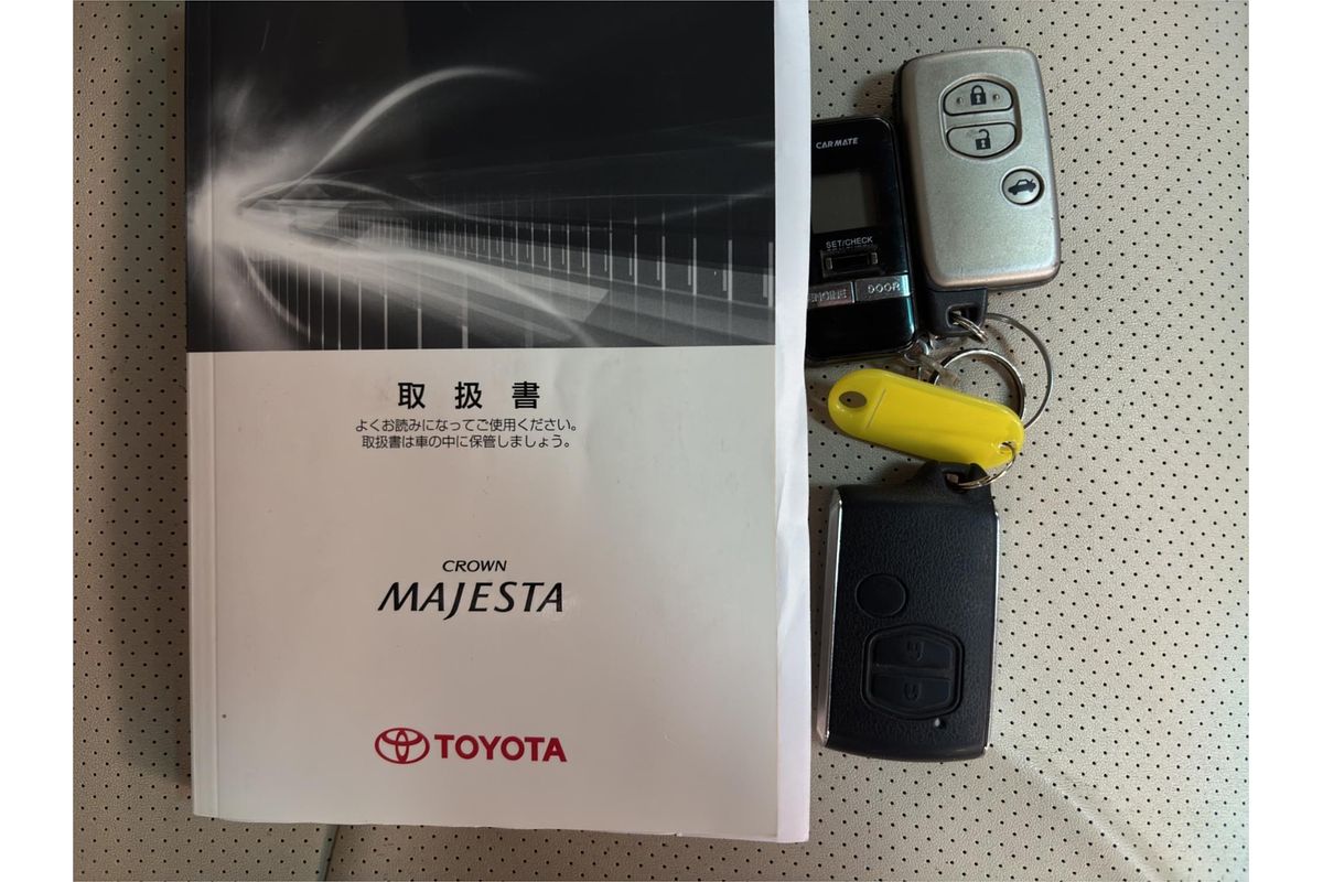 2011 Toyota Crown Majesta i-Four 4WD