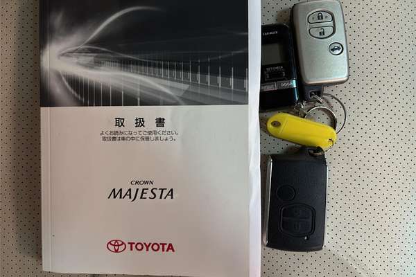 2011 Toyota Crown Majesta i-Four 4WD
