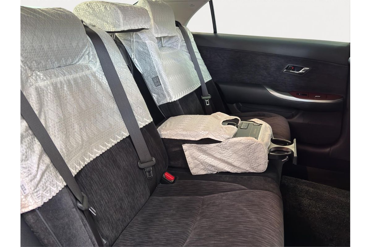 2010 Toyota Crown Majesta A-type URS206