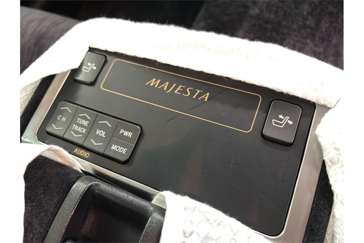 2010 Toyota Crown Majesta A-type URS206