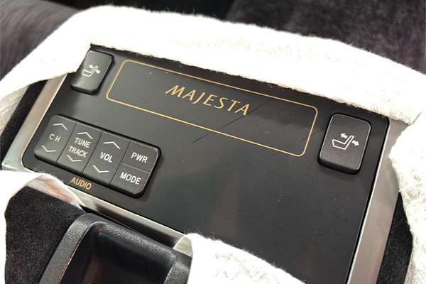 2010 Toyota Crown Majesta A-type URS206