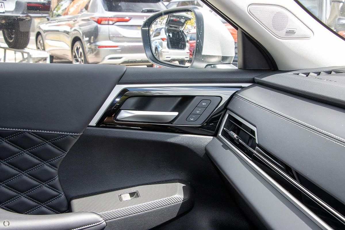 2024 Mitsubishi Outlander PHEV Exceed ZM