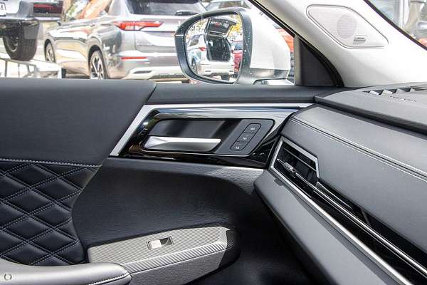 2024 Mitsubishi Outlander PHEV Exceed ZM