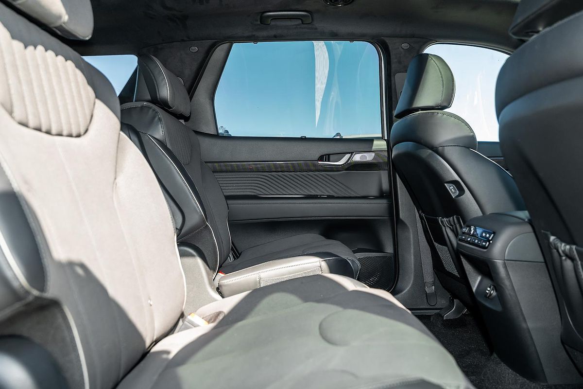 2025 Hyundai Palisade Calligraphy Black Ink LX2.V5