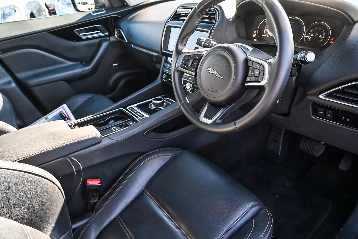 2017 Jaguar F-PACE 20d Prestige X761