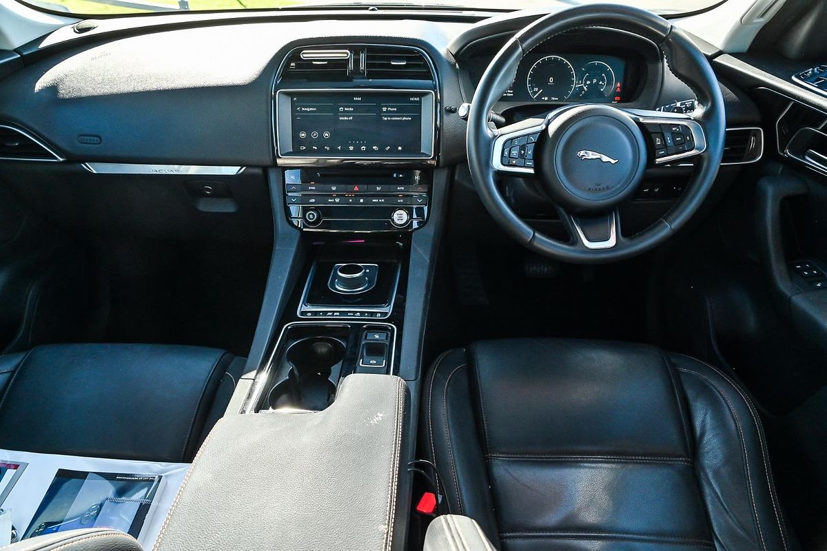 2017 Jaguar F-PACE 20d Prestige X761