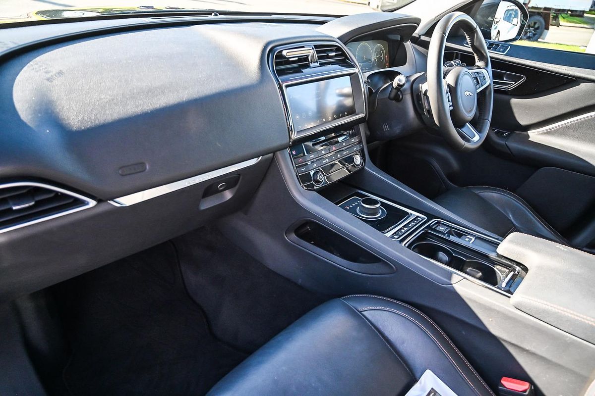 2017 Jaguar F-PACE 20d Prestige X761