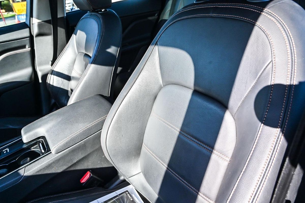 2017 Jaguar F-PACE 20d Prestige X761