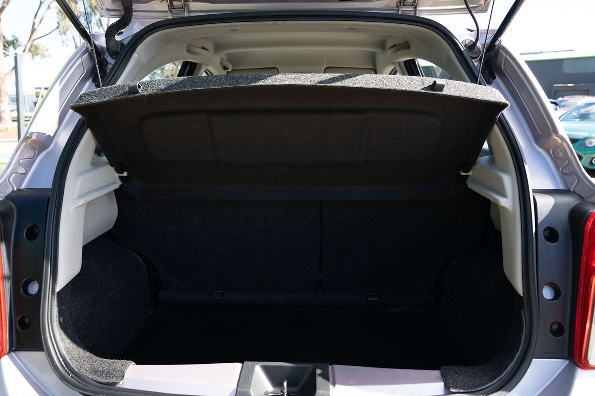2012 Nissan Micra ST K13