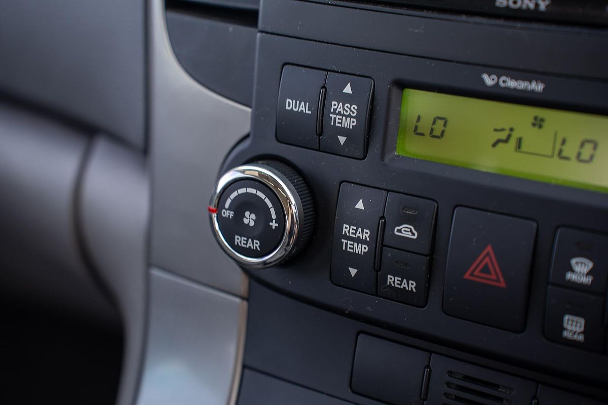 2014 Kia Carnival Platinum YP