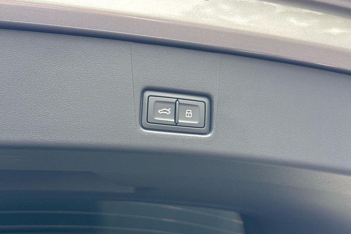 2024 Audi Q4 e-tron 55 F4