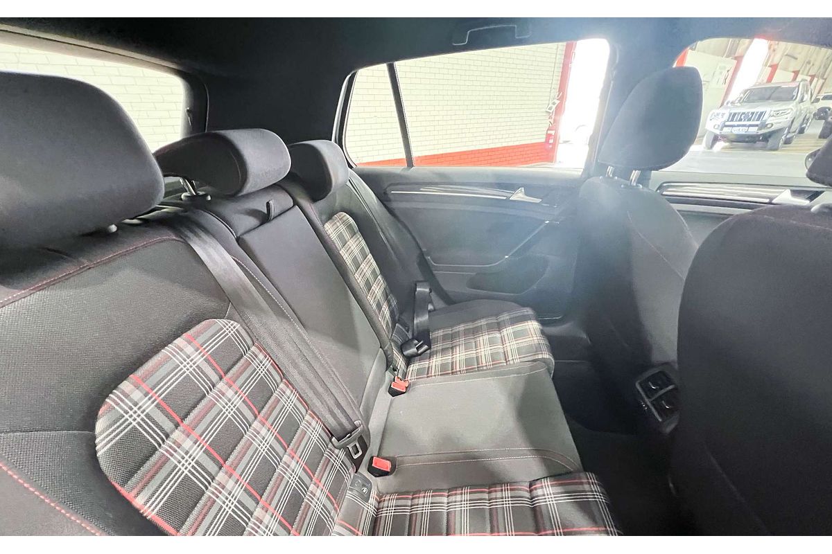 2015 Volkswagen Golf GTI 7