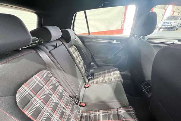2015 Volkswagen Golf GTI 7
