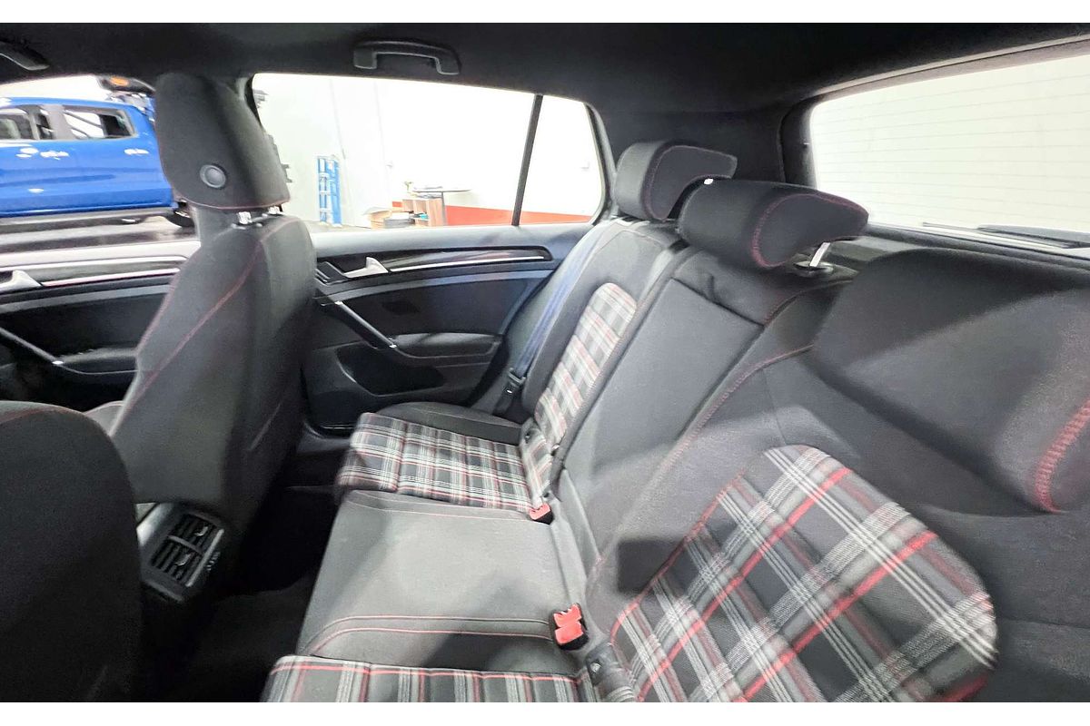 2015 Volkswagen Golf GTI 7