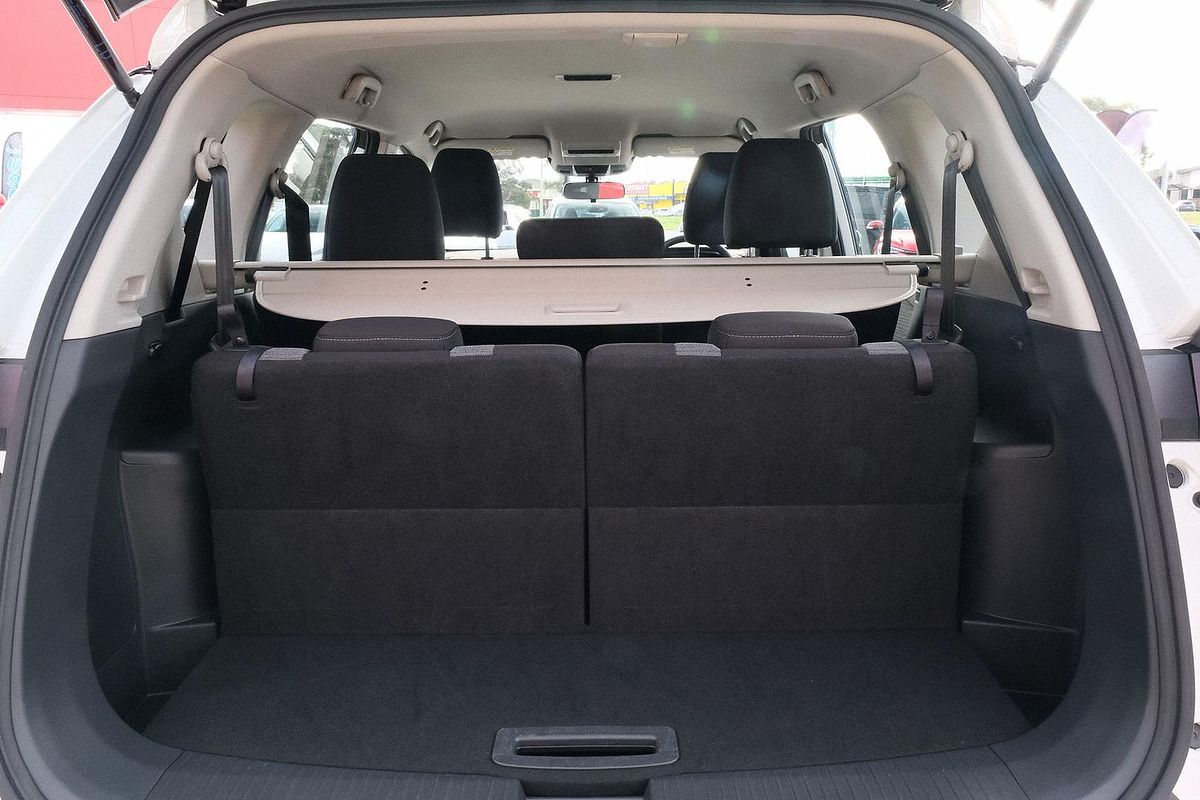 2025 Nissan X-TRAIL ST T33