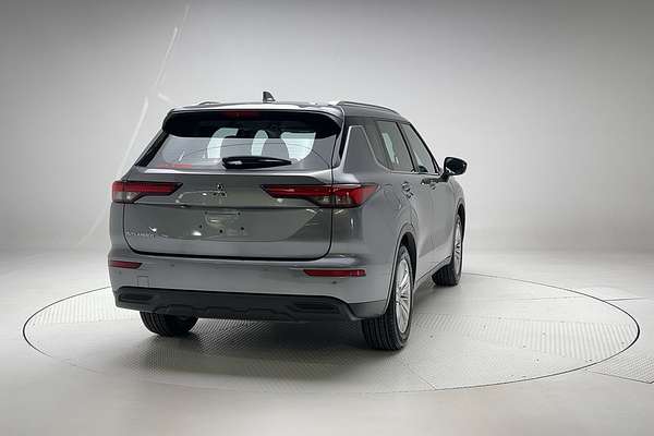 2023 Mitsubishi Outlander ES ZM